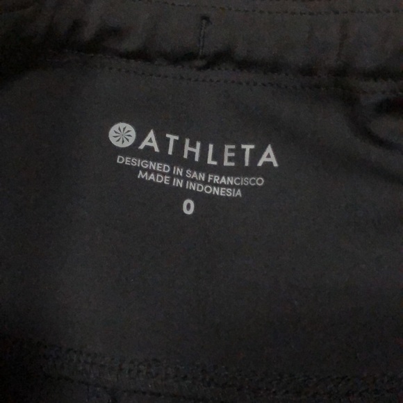 ATHLETA black ascender shorts with white stripe detail N26 - Picture 4 of 6